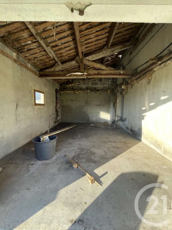 Maison à LES PEINTURES