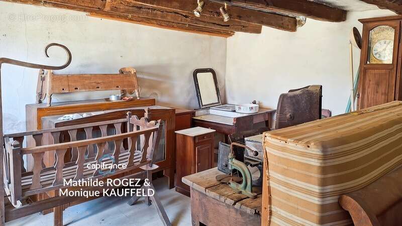 Maison à rénover avec grange en pierre, source et 7 000 m² de terrain - Saint Gervais Sous Meymont (63) - photo 11