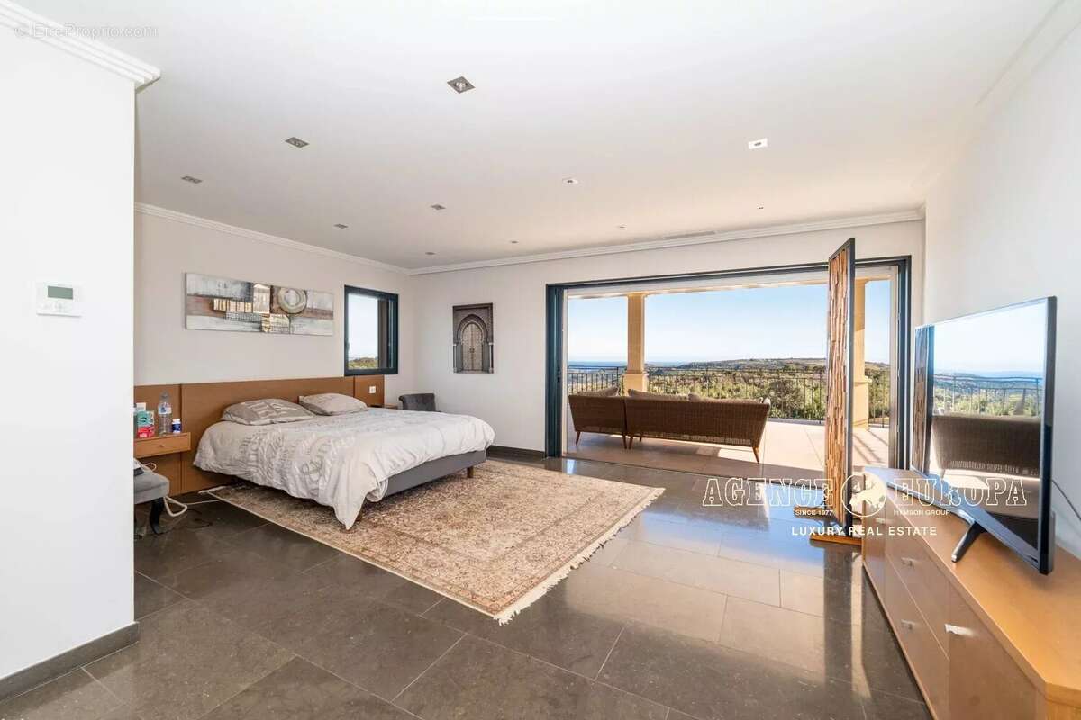 Maison à ROQUEFORT-LES-PINS