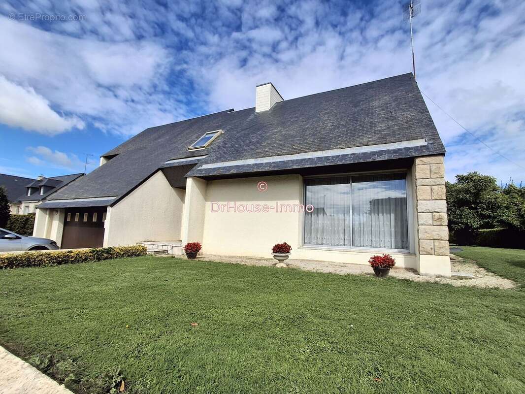 Maison à SAINT-HILAIRE-DU-HARCOUET