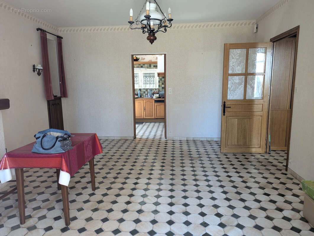 Maison de ville avec dépendances et jardin ! - photo 4