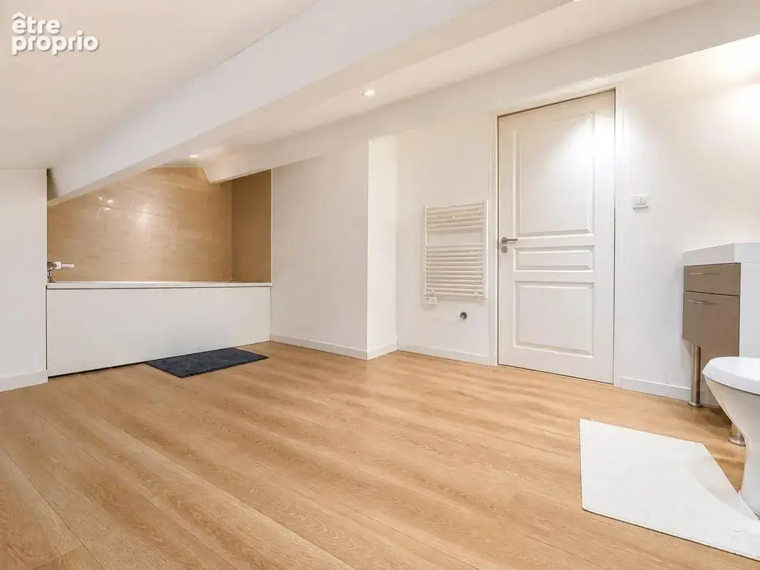 Maison de 9 pièces de 188 m² à Feyzin - photo 4