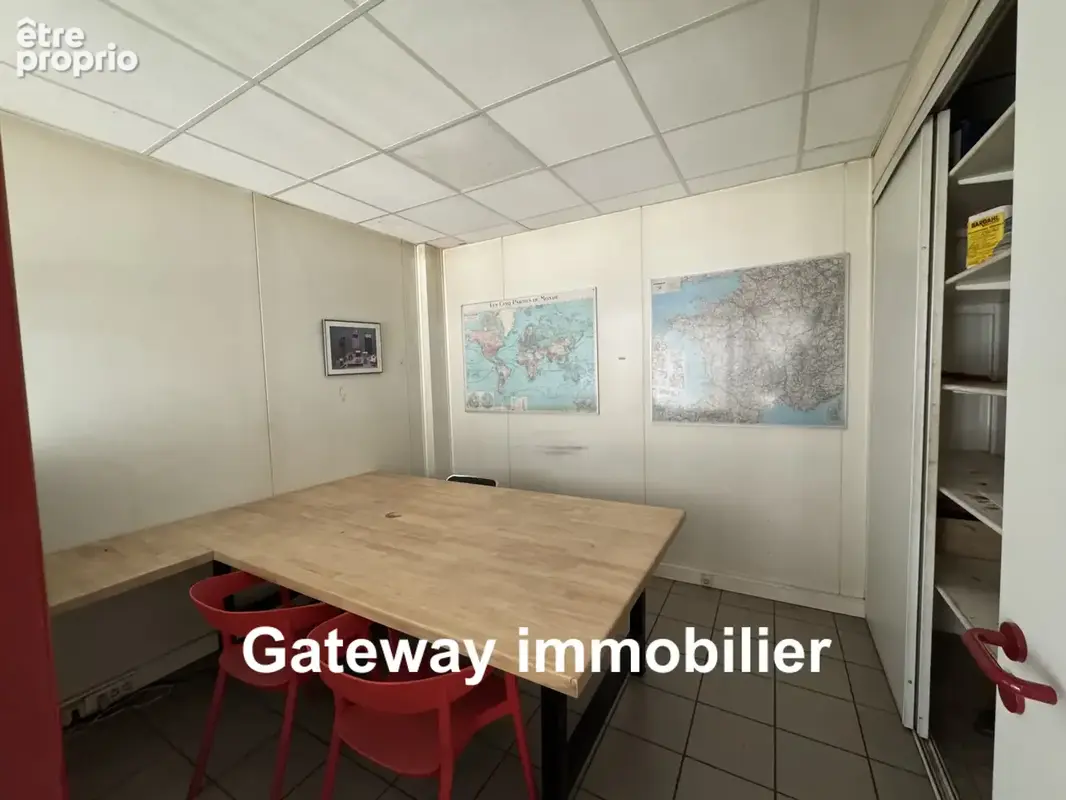A vendre ensemble immobilier entrepôts/bureau 3346m2 à 03300 cusset - photo 8