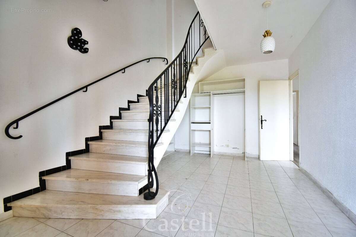 *** Maison "8 pièces" avec T3 indépendant, piscine et vue dégagée sur l'Hérault *** - photo 4