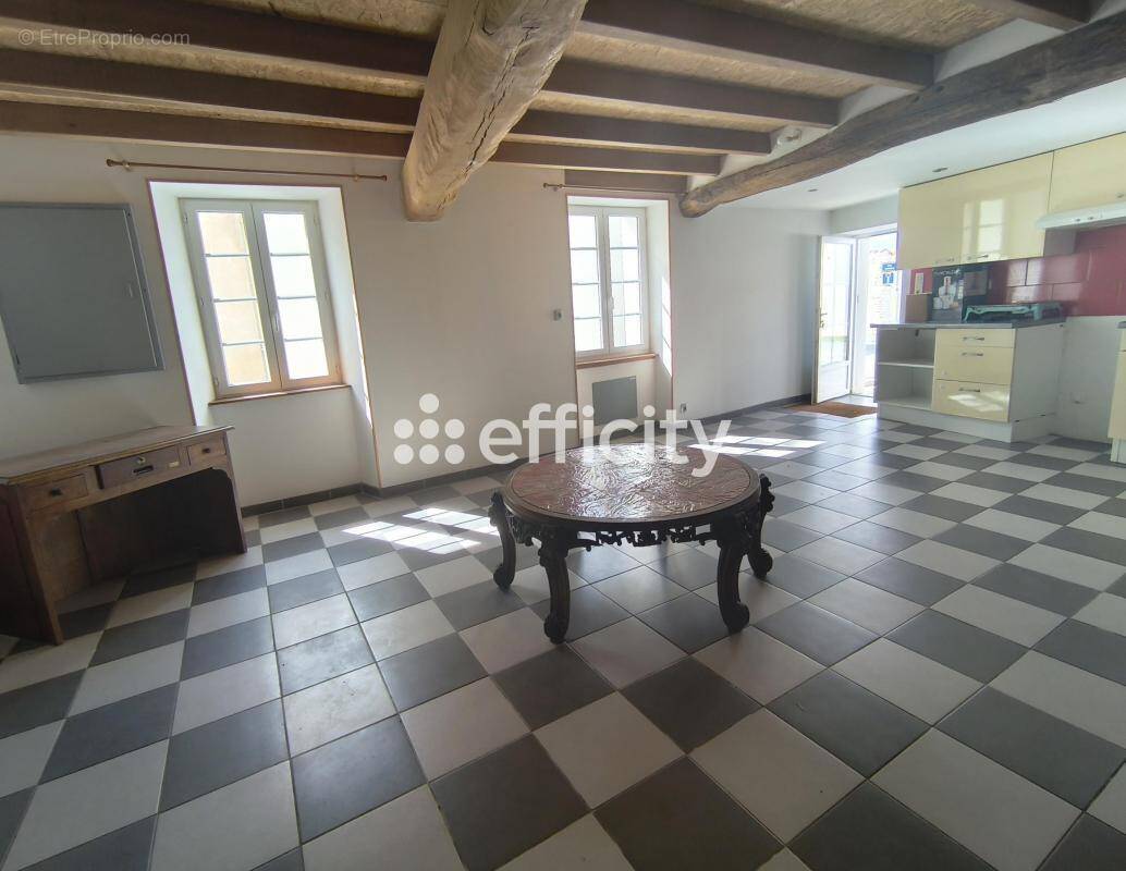 Maison à MAUZE-SUR-LE-MIGNON