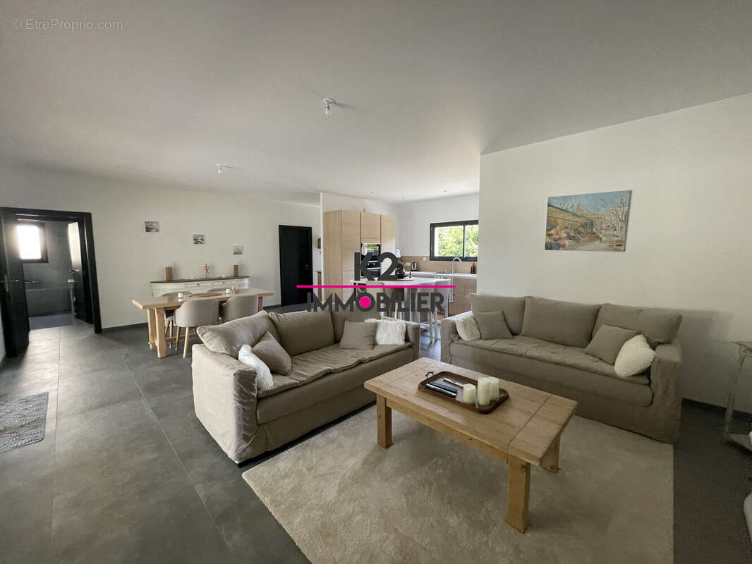 Maison à MONTELIMAR