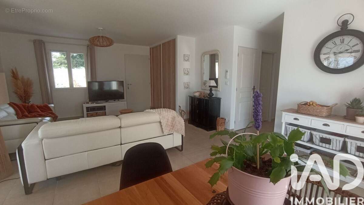 Maison 86 m² à Puy-Saint-Martin  - photo 6