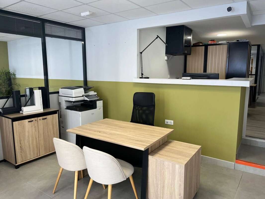 Commerce à VILLELAURE