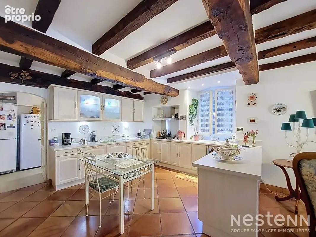 A vendre Maison de village en pierre de 173 m² avec garage et petit extérieur au coeur du village. - photo 9