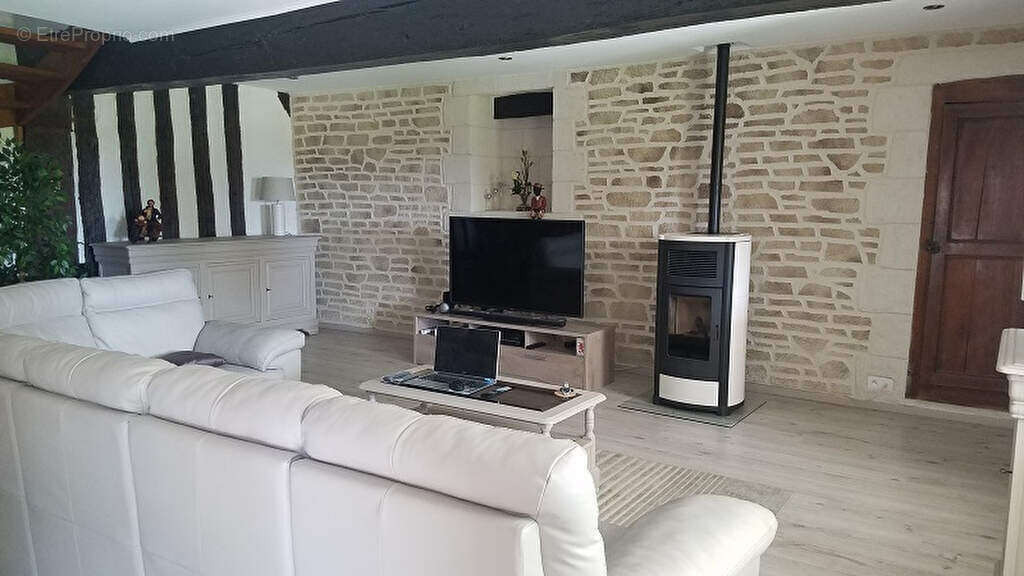 Maison à LA CHAPELLE-VICOMTESSE