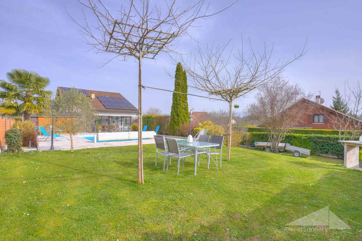 Maison à CHALLEX
