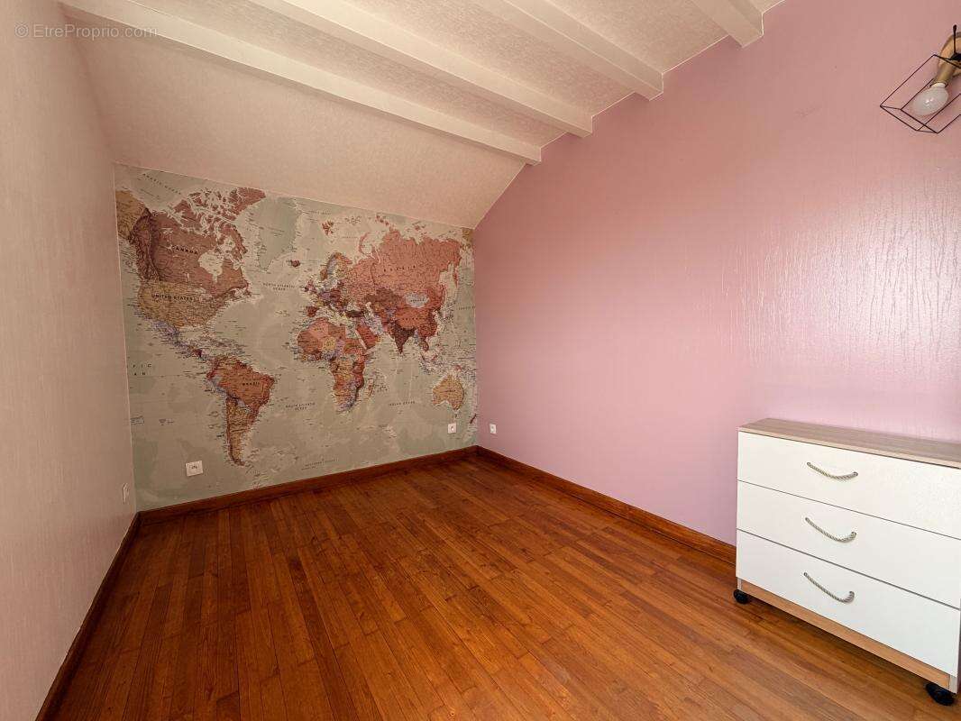A vendre T2 de plus de 52 m² en parfait état à Sathonay-Camp Mairie - photo 5