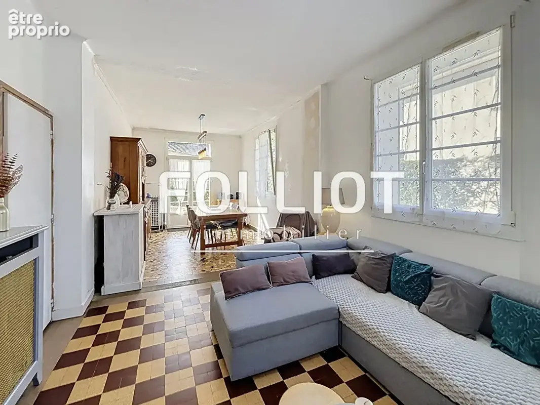 Exclusivité Cabinet FOLLIOT - Maison de ville avec double garage et potentiel d'aménagement ! - photo 4