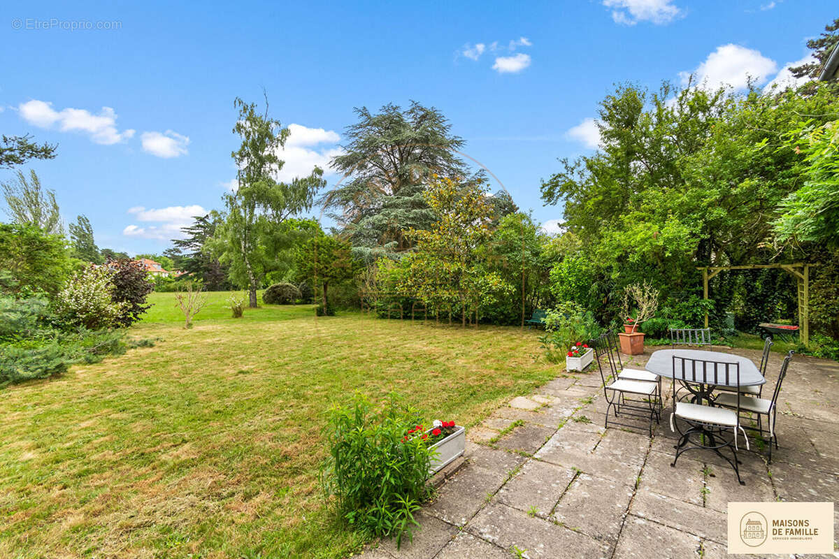 Maison à LA CELLE-SAINT-CLOUD