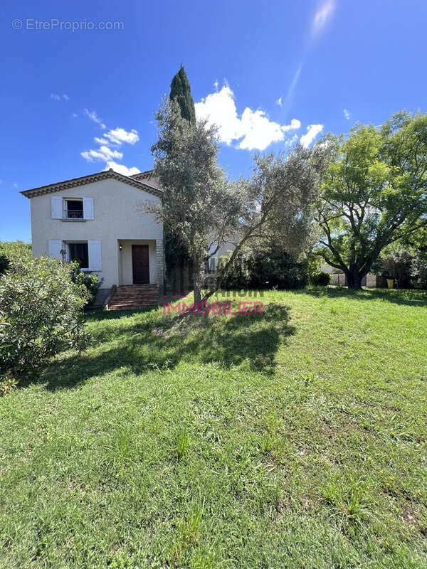 Maison à MORIERES-LES-AVIGNON
