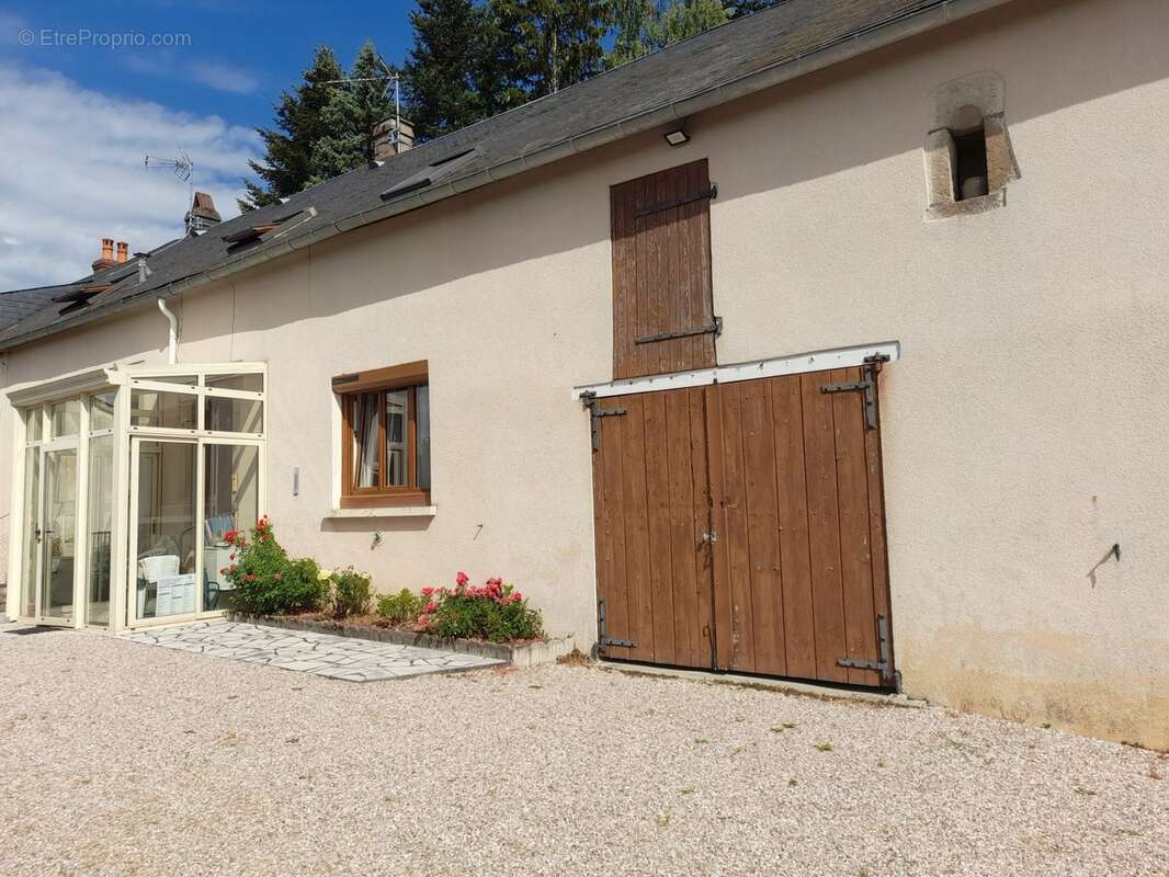 Maison à Cussy en Morvan  de 136 m2 - 8 pièces - diverses dépendances - terrain 1182 m2 - photo 11