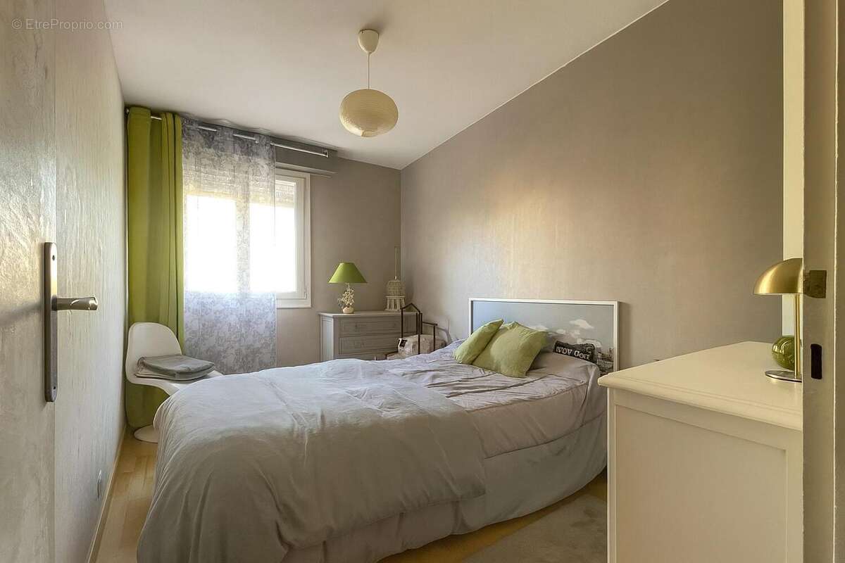 Appartement 91 m² à Decines-Charpieu  - photo 6