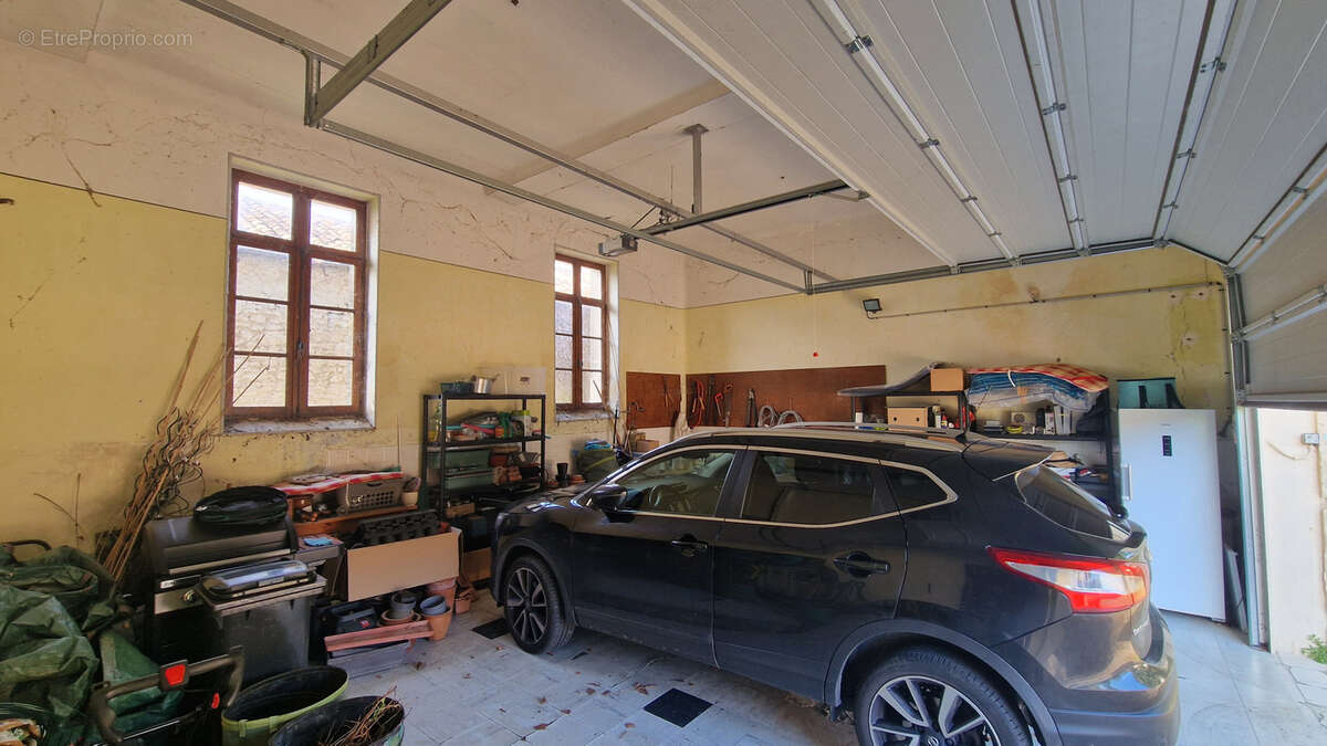 Maison à VILLEBOIS-LAVALETTE