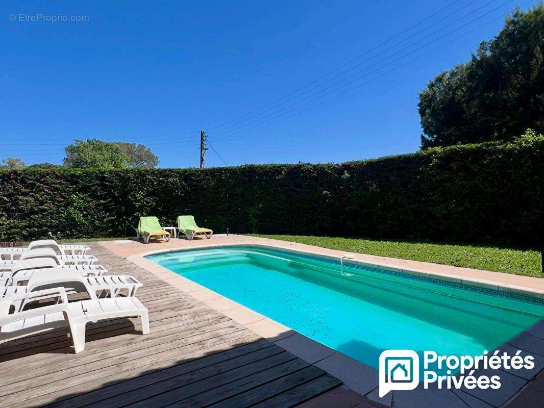 Villa 5 pièces avec piscine, terrasse et pool house - photo 17