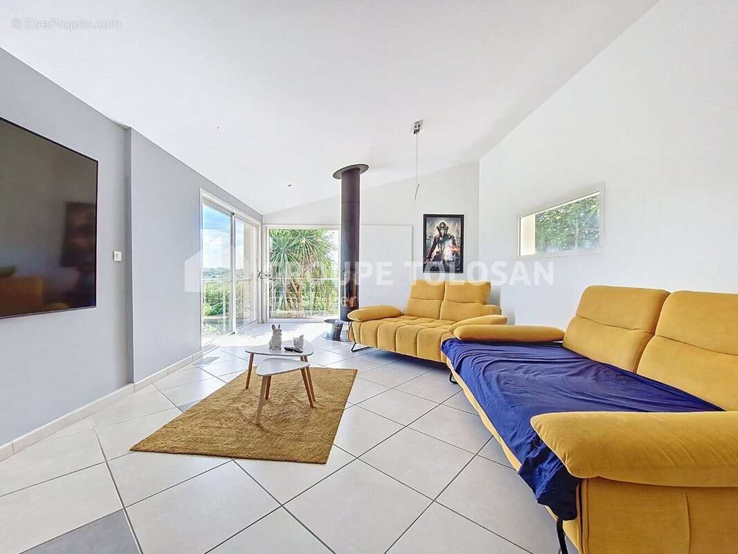 Maison à LAUZERVILLE