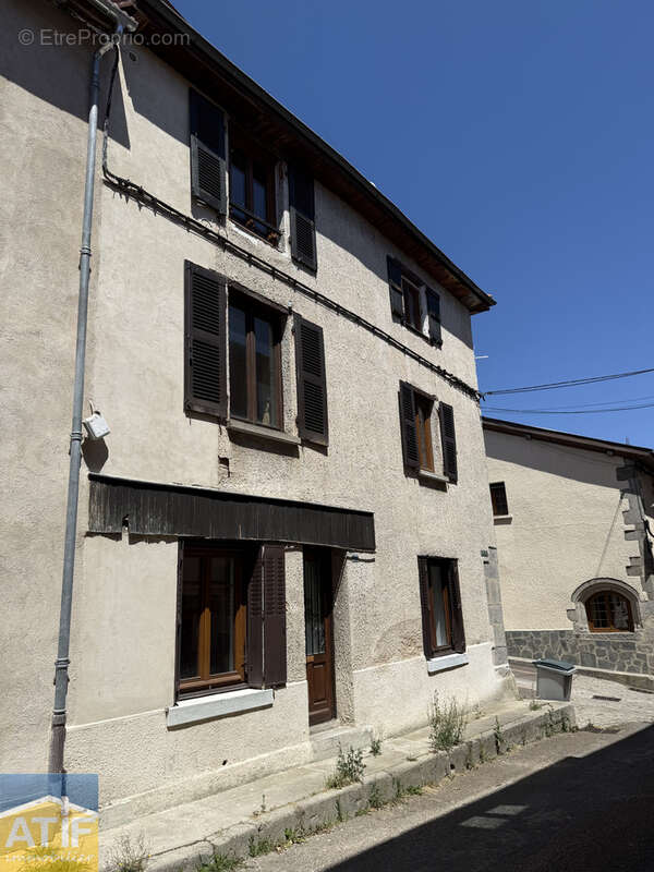 Appartement à SAINT-GERMAIN-LAVAL