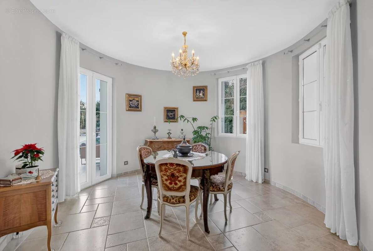 Maison à MONTAUROUX