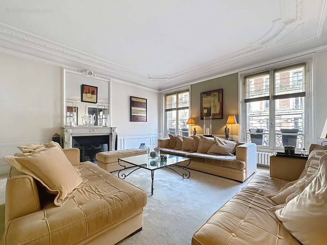 Appartement à PARIS-8E