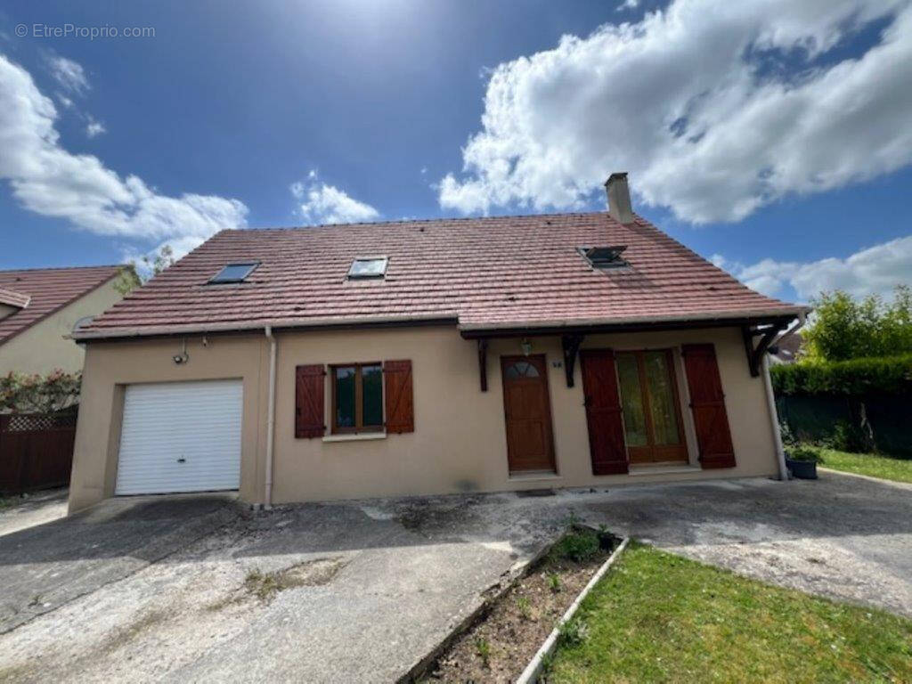 Maison à EPERNON