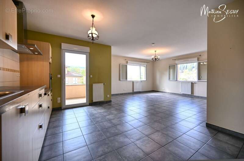 Appartement à THURINS