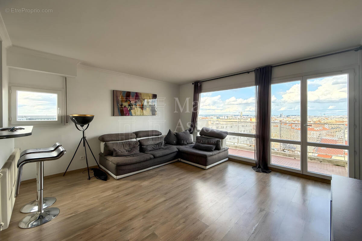 Appartement à COURBEVOIE