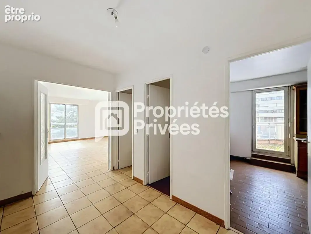 Nanterre - Spacieux 3 pièces de 84 m² - Dernier étage - Terrasse de 22 m² -  Box - photo 15