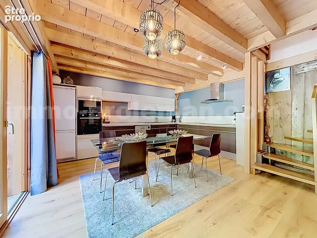 Appartement_T5_Araches_la_frasse_les_carroz_terrasse_balcon_belle_superficie_proche_prox_frontière_Suisse_direction_GENEVE_autoroutes_investissement_locatif_vente_vue_séjour_cuisine_ouverte_calme_nature