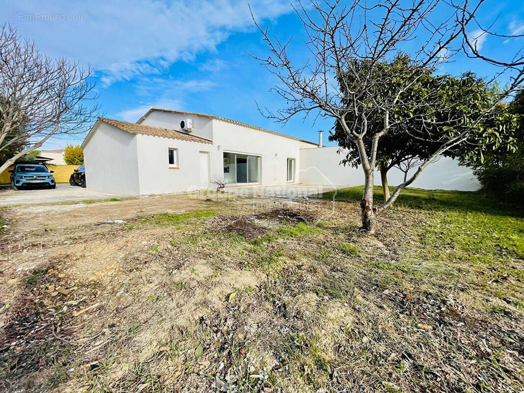 Maison à SAINT-LAURENT-D'AIGOUZE