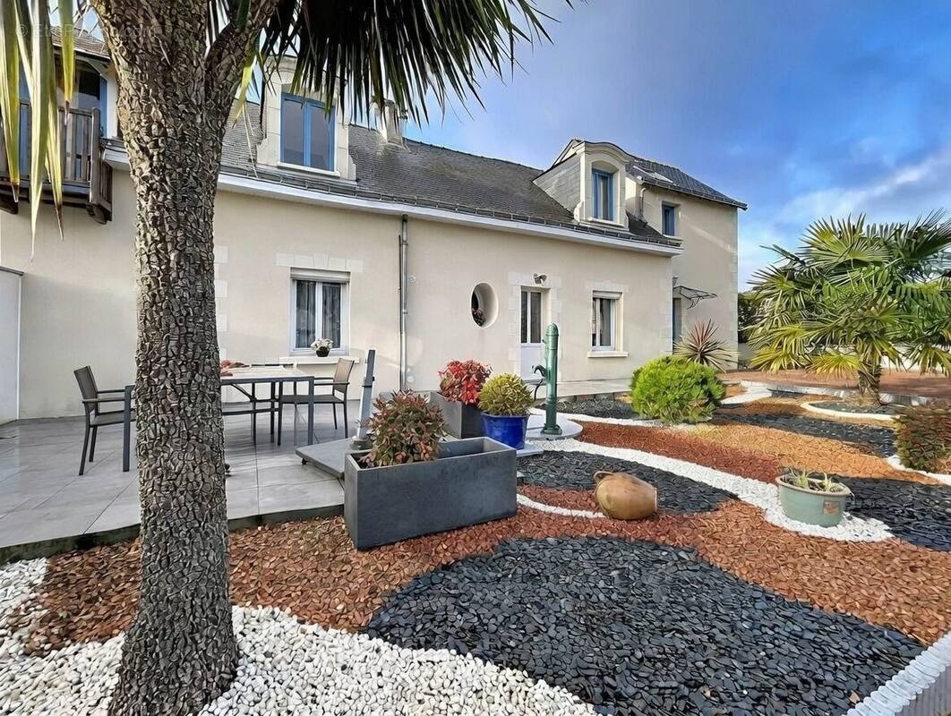 Maison à LONGUE-JUMELLES