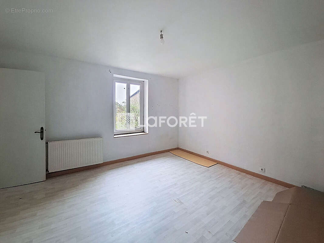 Maison à LA CHAPELLE-DE-GUINCHAY