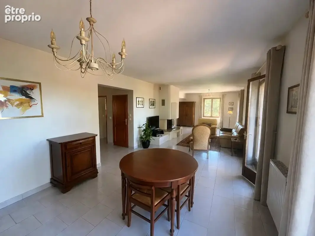 Gardanne maison familiale de 218 m2 au calme sur 3535 m3 de terrain - photo 7