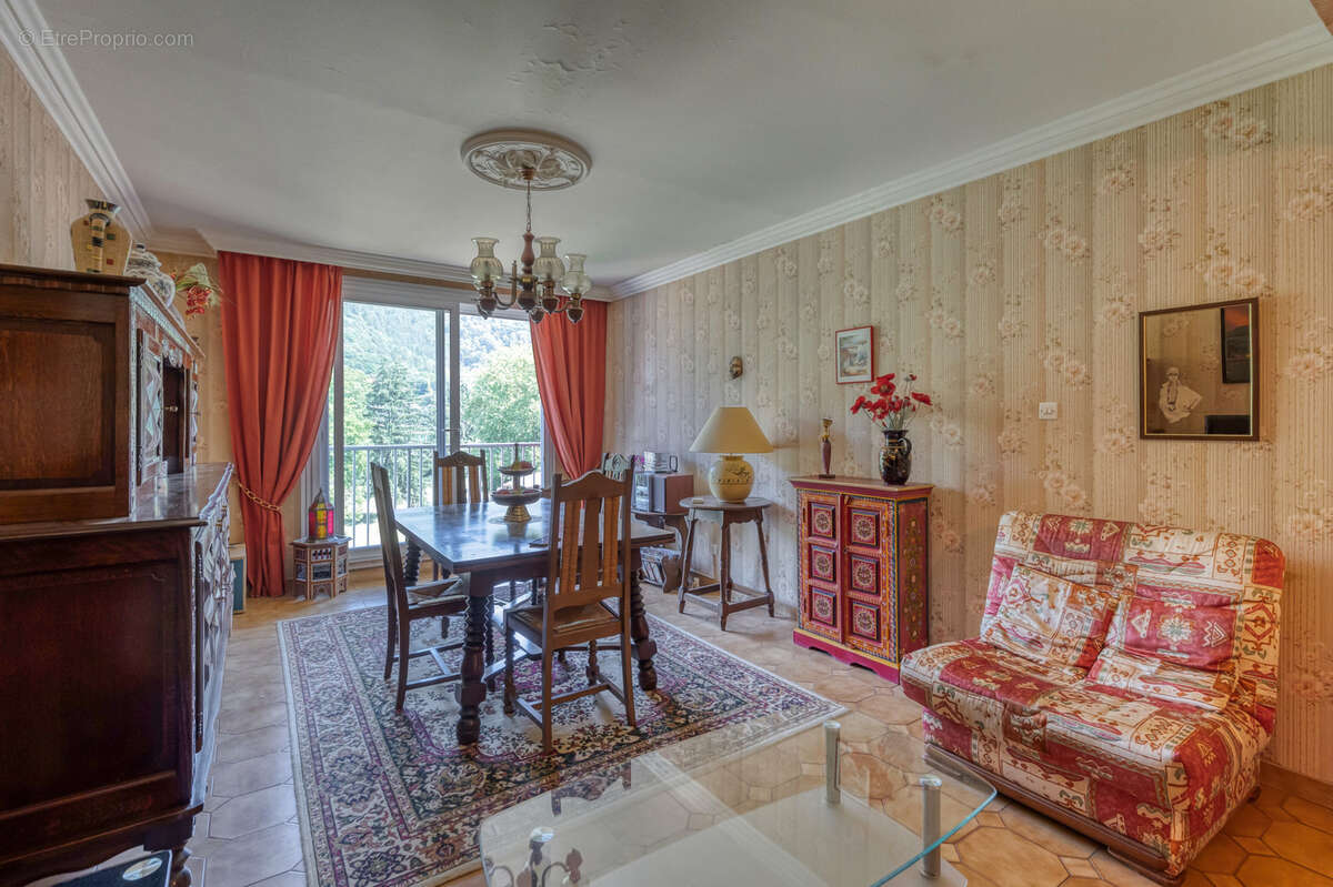 Appartement à SAINT-MARTIN-D'HERES