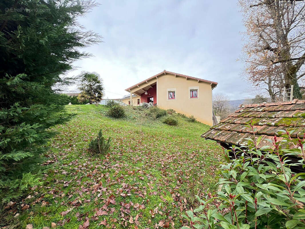 Maison à CHAVANNES-SUR-SURAN