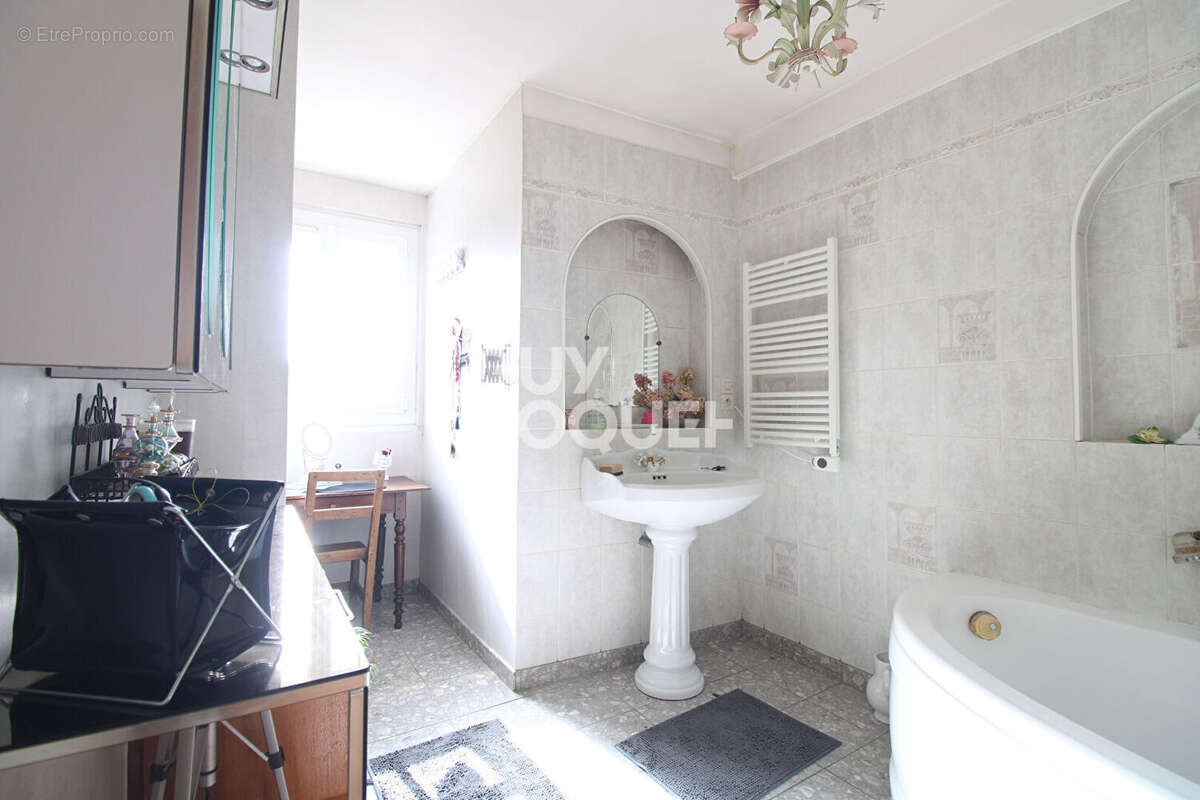 Maison à CHEVRY-COSSIGNY