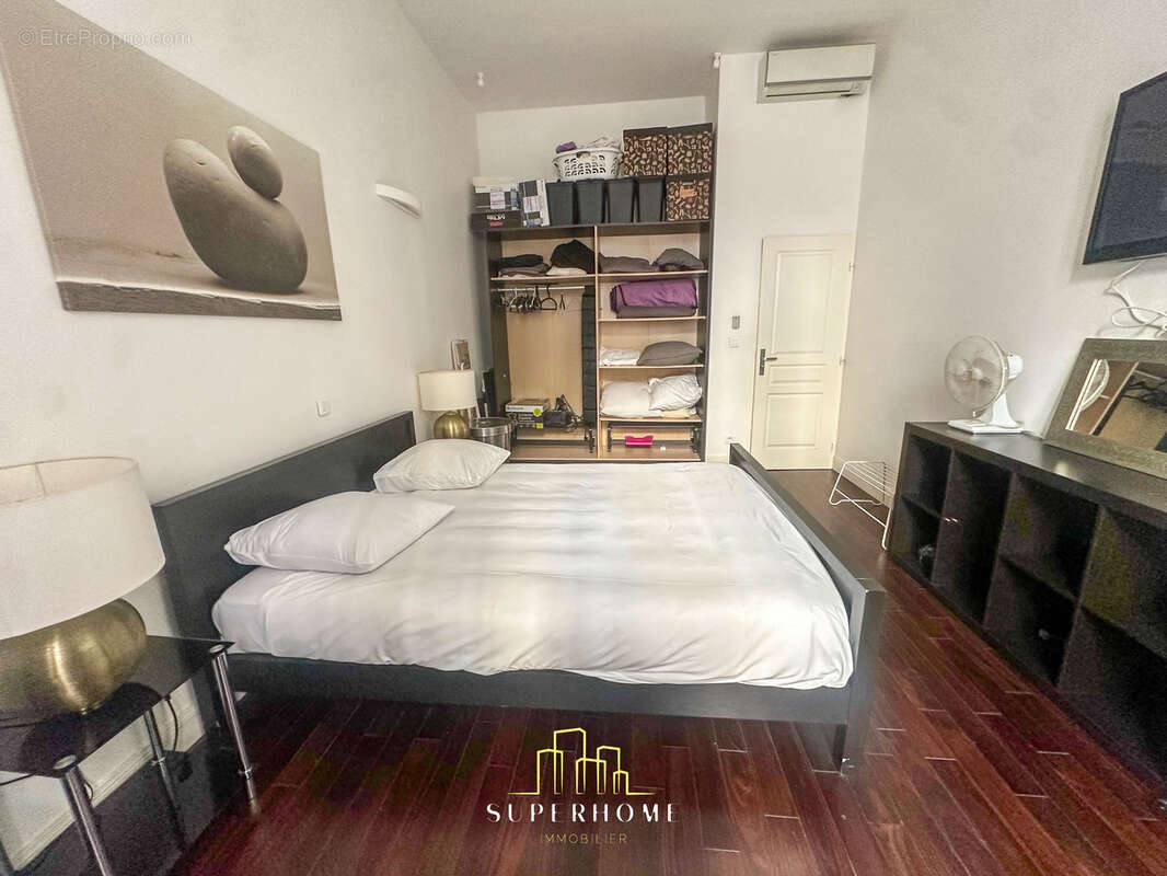 Appartement à MARSEILLE-1E