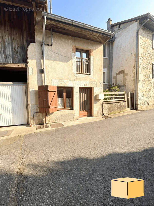 Maison à VIRIEU-LE-GRAND