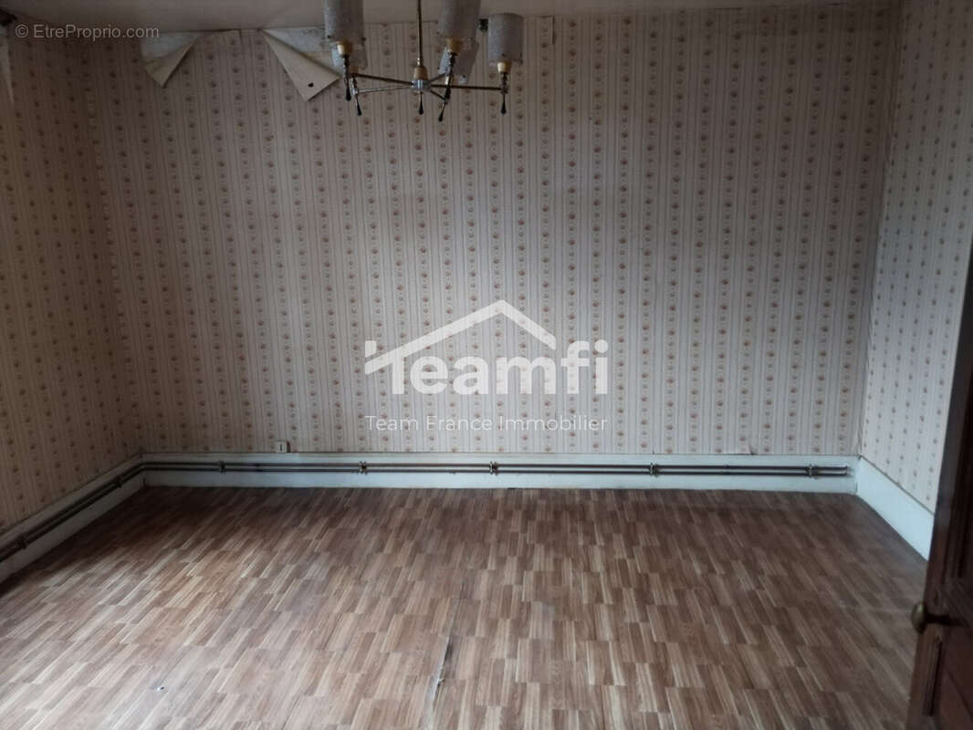 Maison à AIGUEPERSE