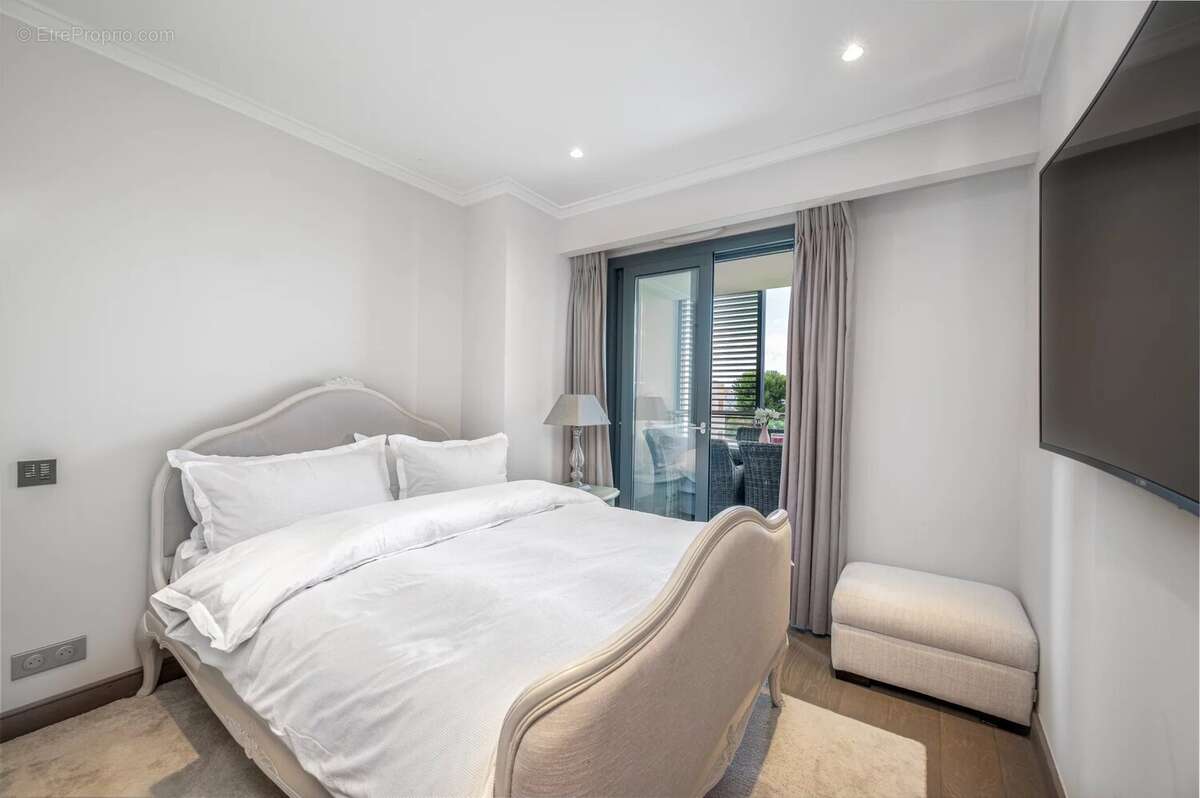 VENDU - CAP D'ANTIBES - Appartement avec vue mer dans résidence d'exception - photo 17