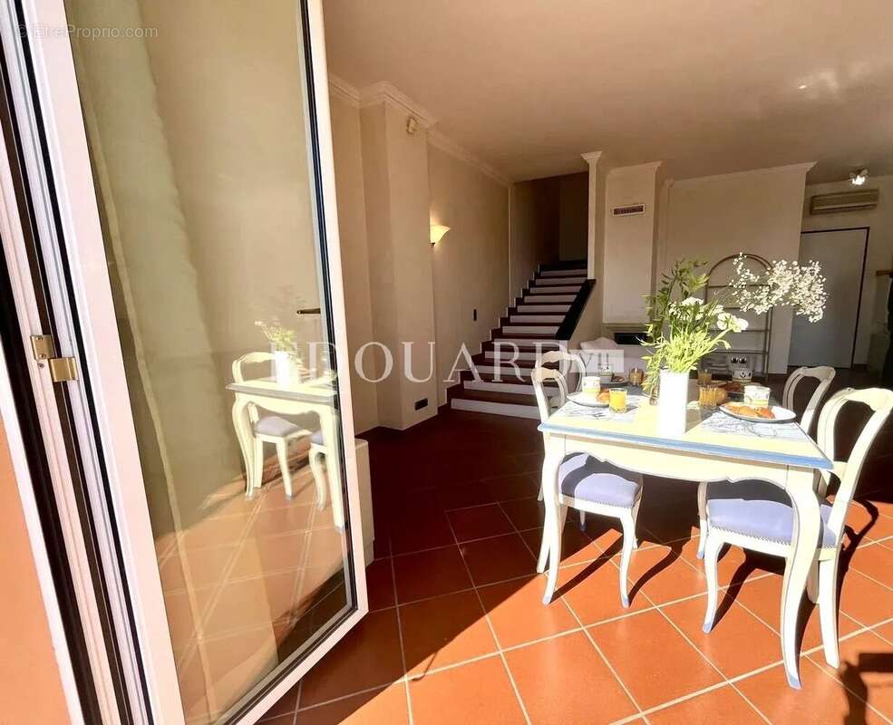 Dans un domaine privé et sécurisé, à vendre villa de prestige avec vue panoramique sur la Principauté de Monaco - photo 14