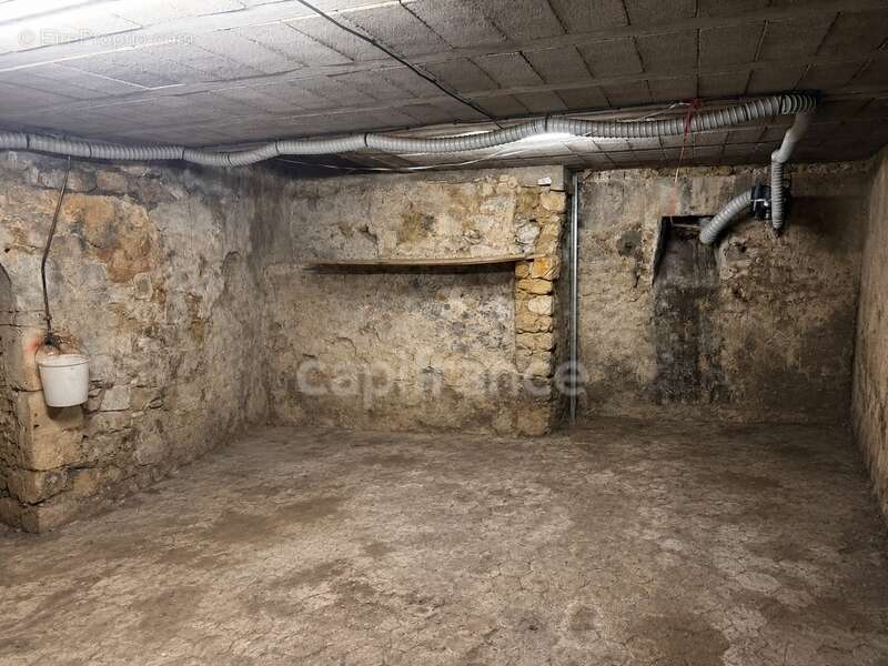 Local/bureau plus studio à vendre AUXERRE (89) local de 55 m2 plus  stuio de 28 m2 - photo 9