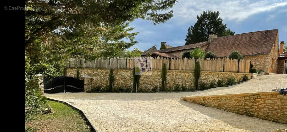 Maison à SAVIGNAC-LES-EGLISES