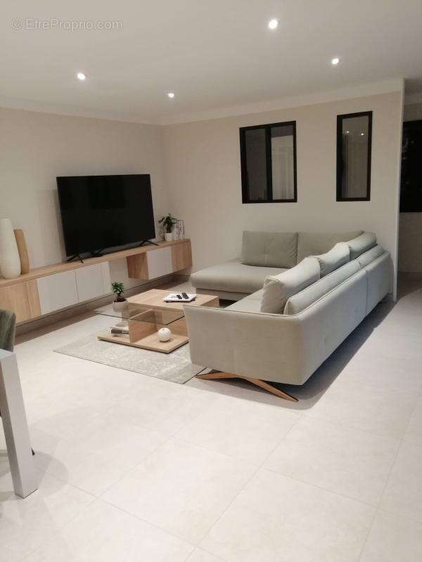 Maison à JONQUIERES-SAINT-VINCENT