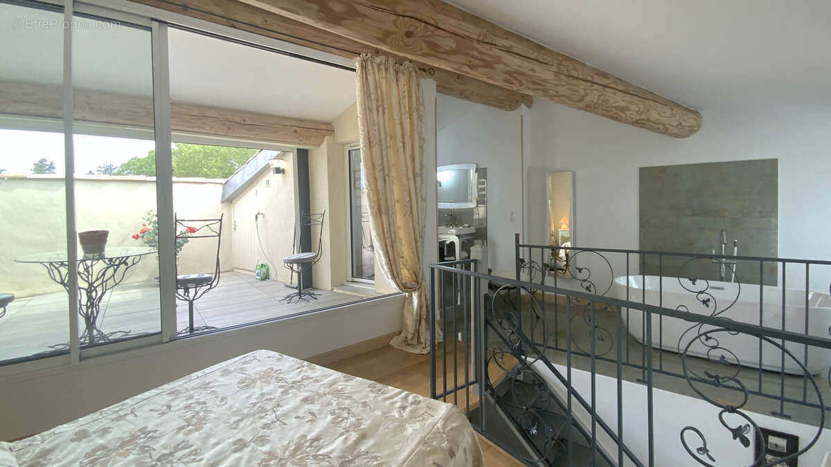 Charmante maison de village avec terrasse et garage. - photo 2