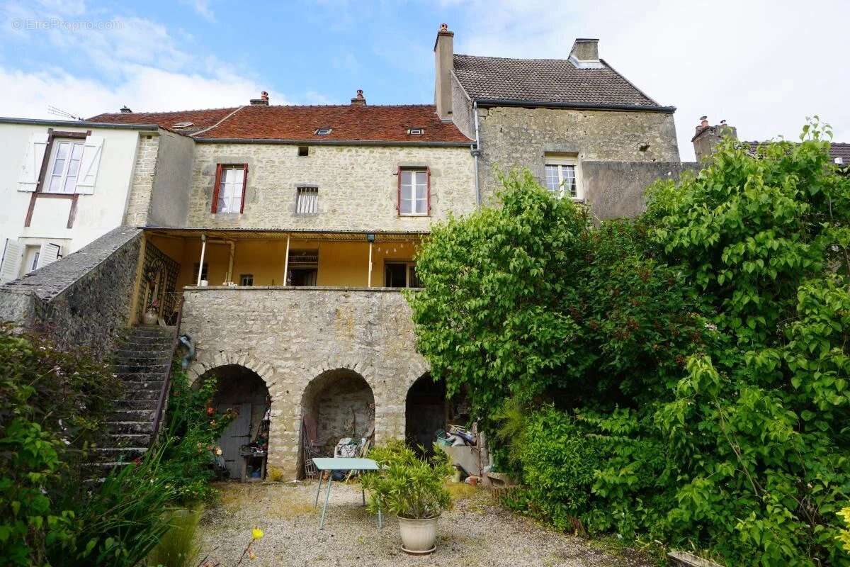 Maison à ALISE-SAINTE-REINE