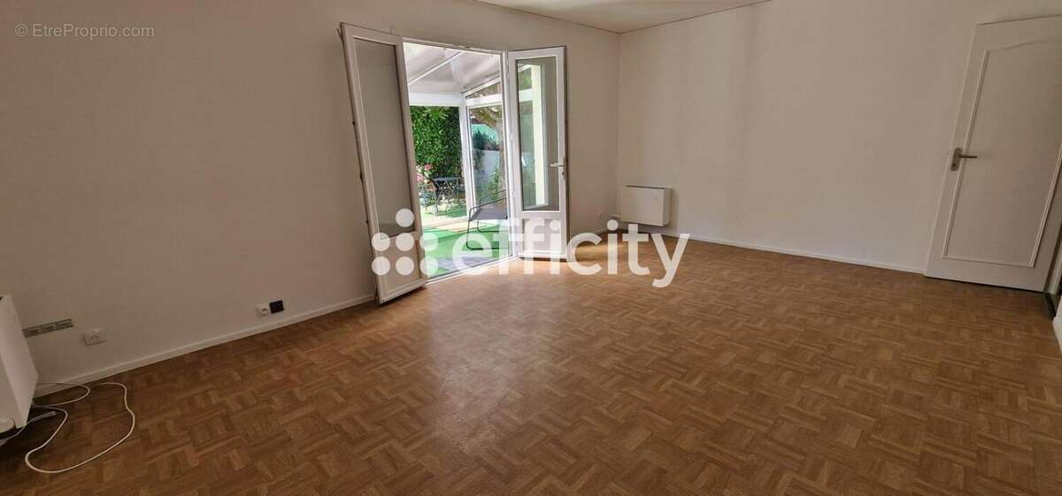 Maison 104 m² à L'isle-D'espagnac  - photo 4